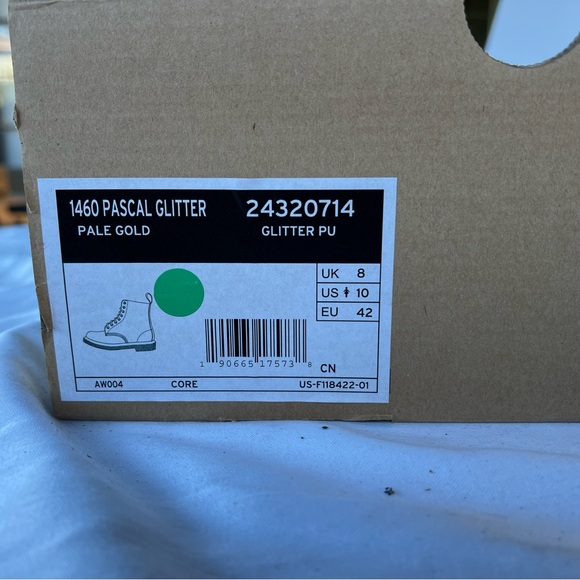 BNIB 10 GOLD DR MARTEN COMBAT BOOTS - Picture 5 of 6